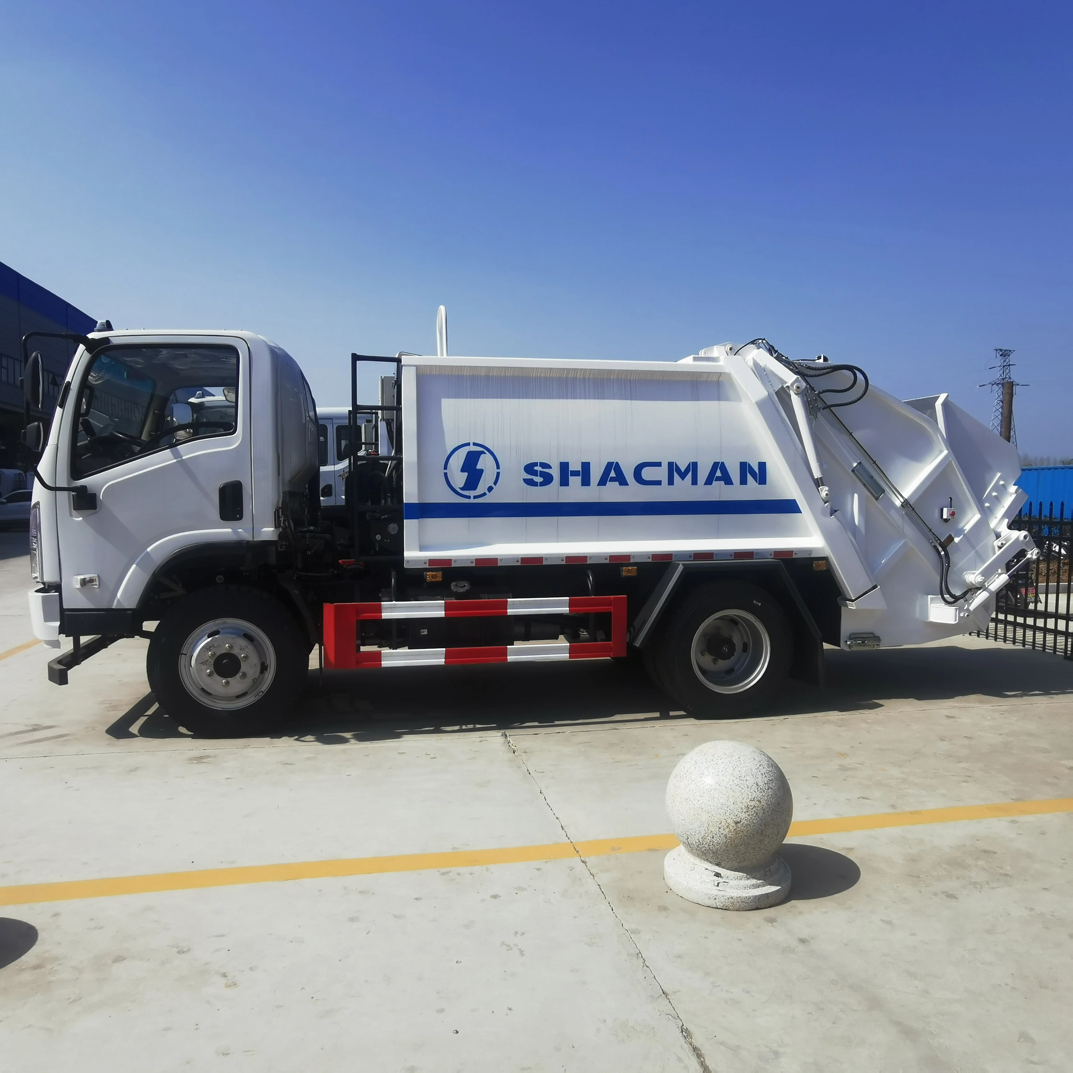 Высокоэффективный сжатый мусоровоз 4x2 SHACMAN 6 м3 с гидравлической системой управления для погрузки и