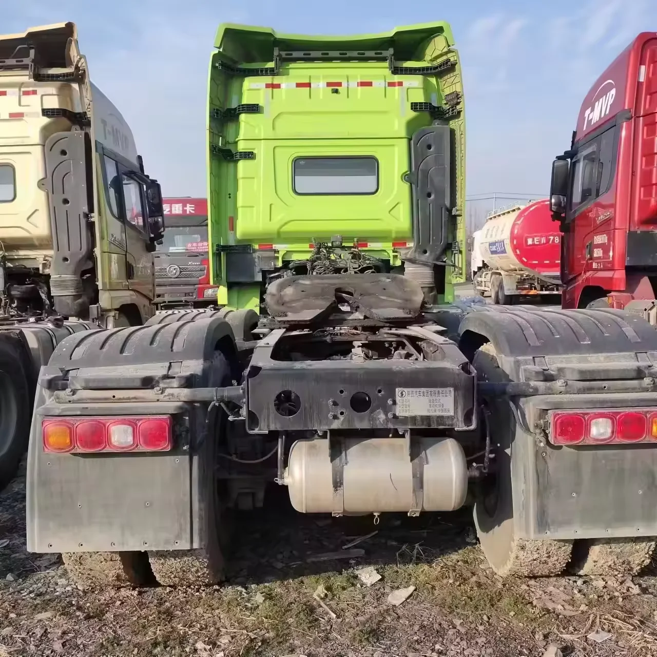 Сверхмощный дизельный трактор Shacman Delong X5000 550 лошадиных сил 6x4 в хорошем состоянии