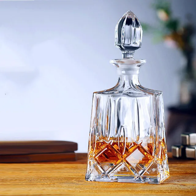 2024 High quality gift box packing unique glass whiskey decanter glass decanter with lids fancy glass decanter