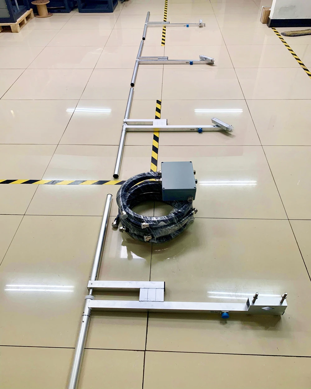 Warranty 6 years- 1.5KW FM Transmitter 4-Bay Antenna 60 Meters Cable with Connectors 1500W Complete Package for Radio Station