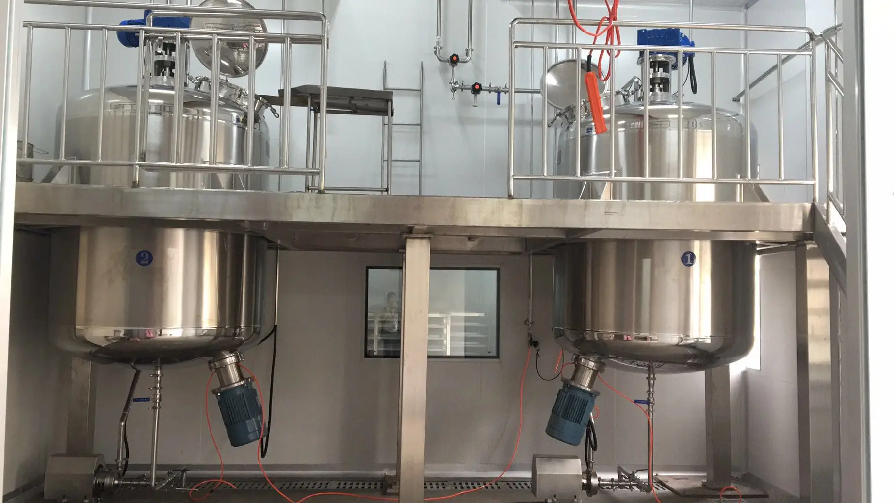 Stainless steel cosmetic cream and Lotions homogeneous emulsion mixing tank with agitator blender