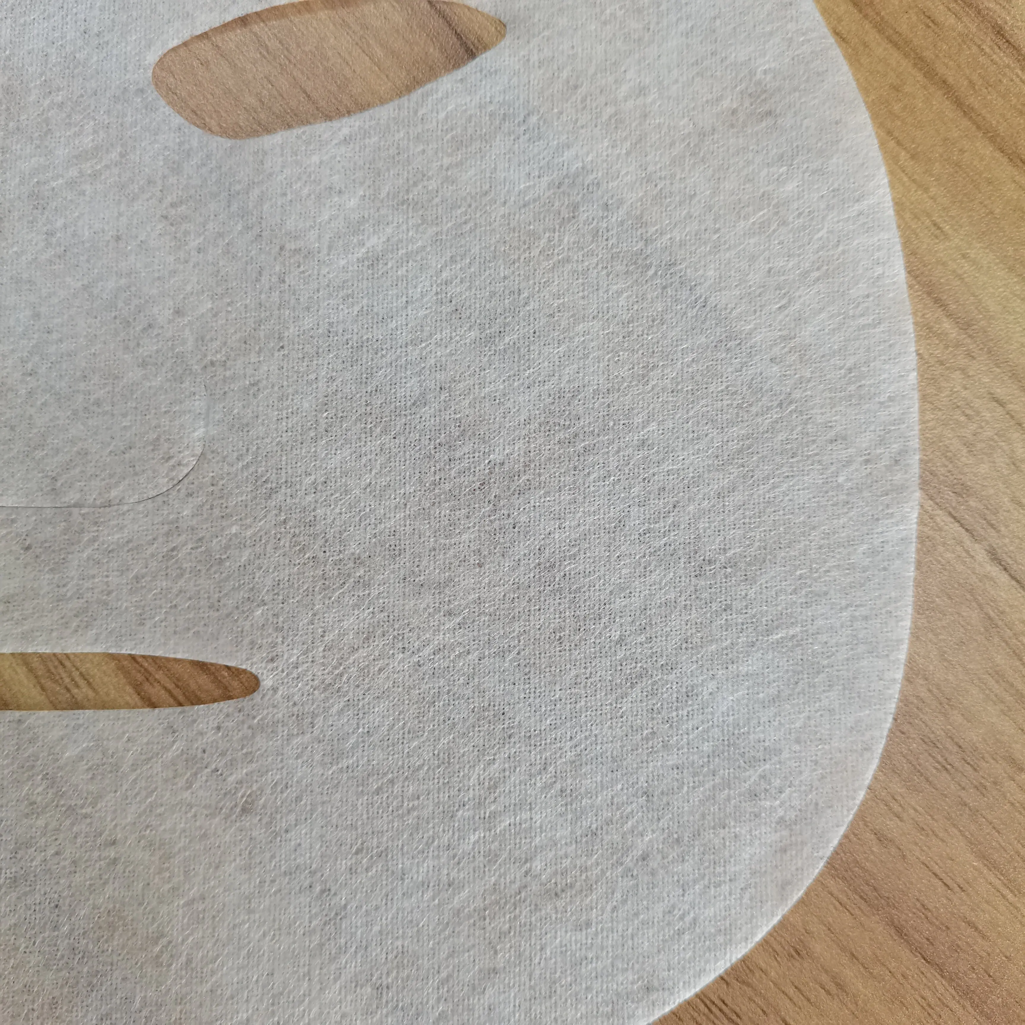 Lyocell fiber nonwoven fabric transparent and breathable facial mask sheet