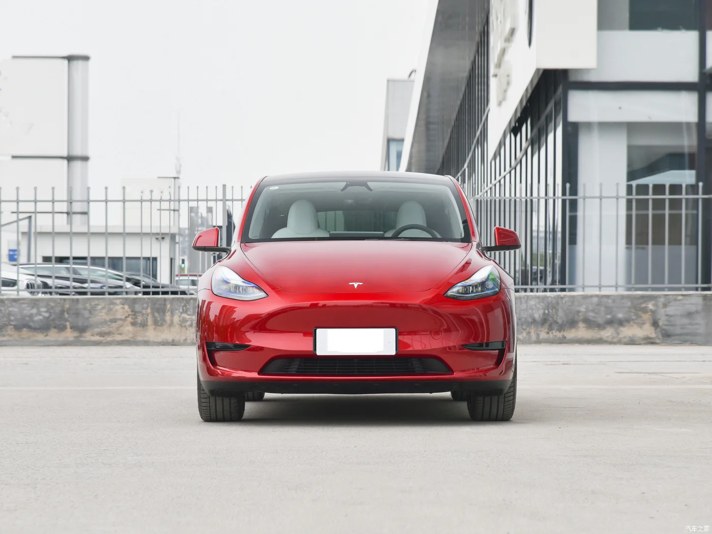 Tesla Model Y: All-Electric Luxury SUV with 4.8s 0-100km/h, 500km+ Range, Advanced Safety Features