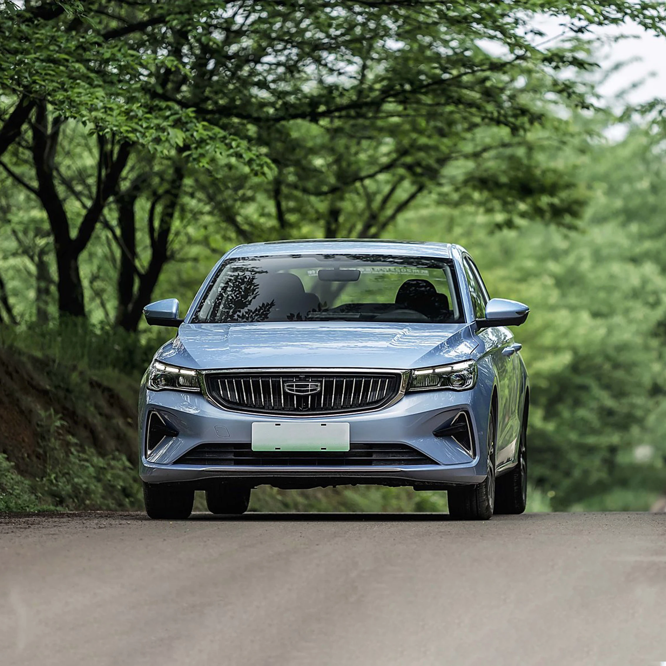 Экономический комфорт GEELY EMGRAND 2025 4-го поколения 1.5L CVT 5 мест китайский бренд