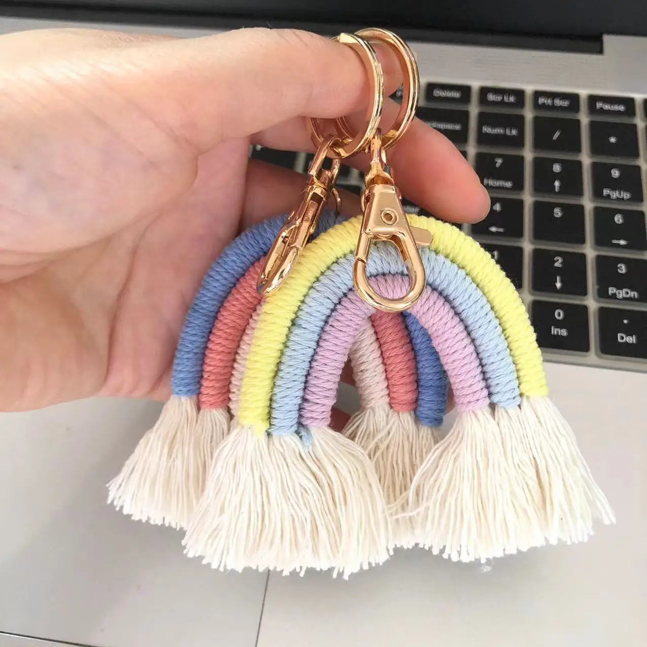 RENHUI Borlas Arco Iris Cuero Borla Llavero Personalizado Metal Boho Llaveros Con