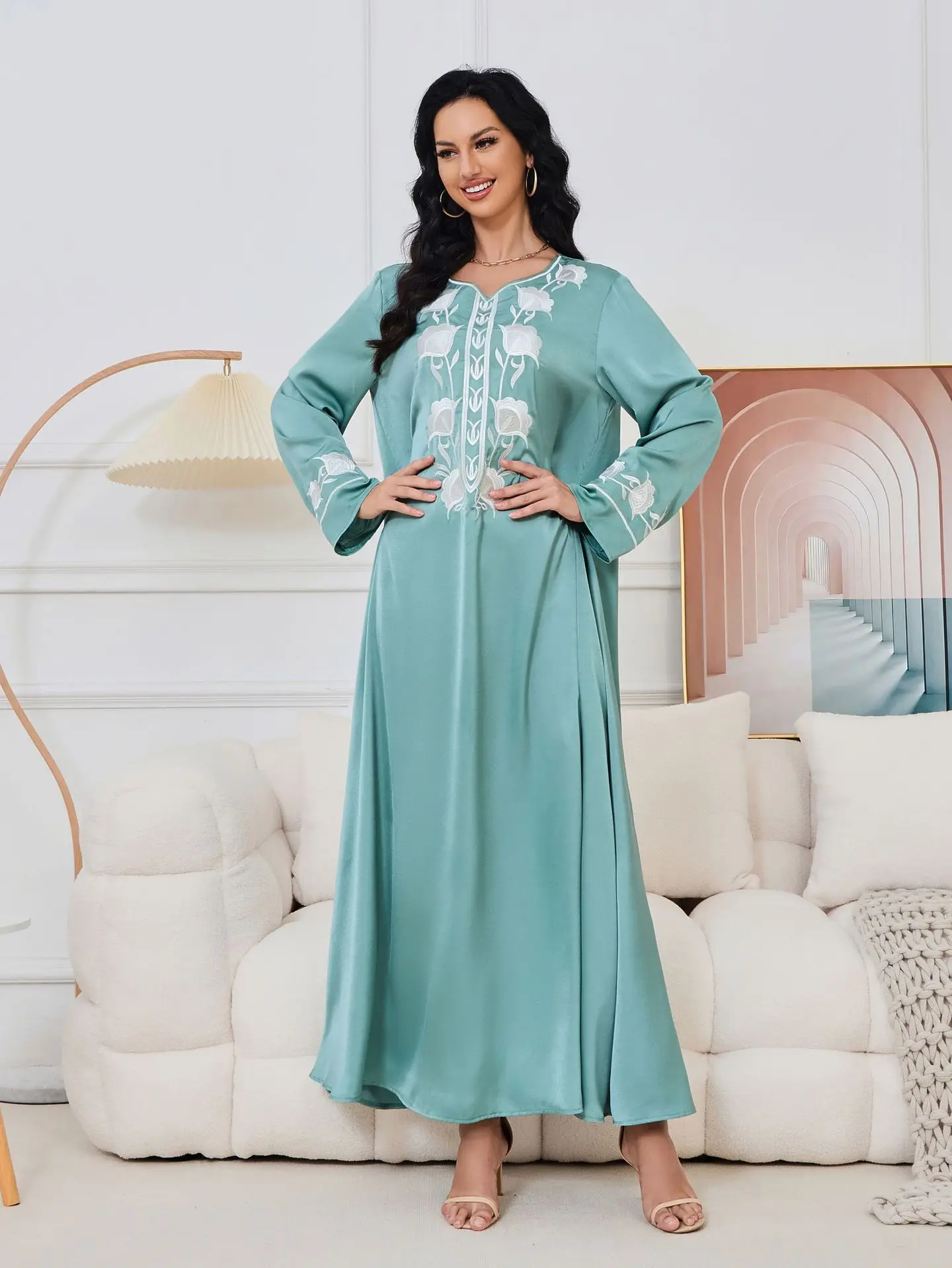 High Quality Loose  Long Sleeve Fashionable Embroidered  Abaya Dress for muslim Women