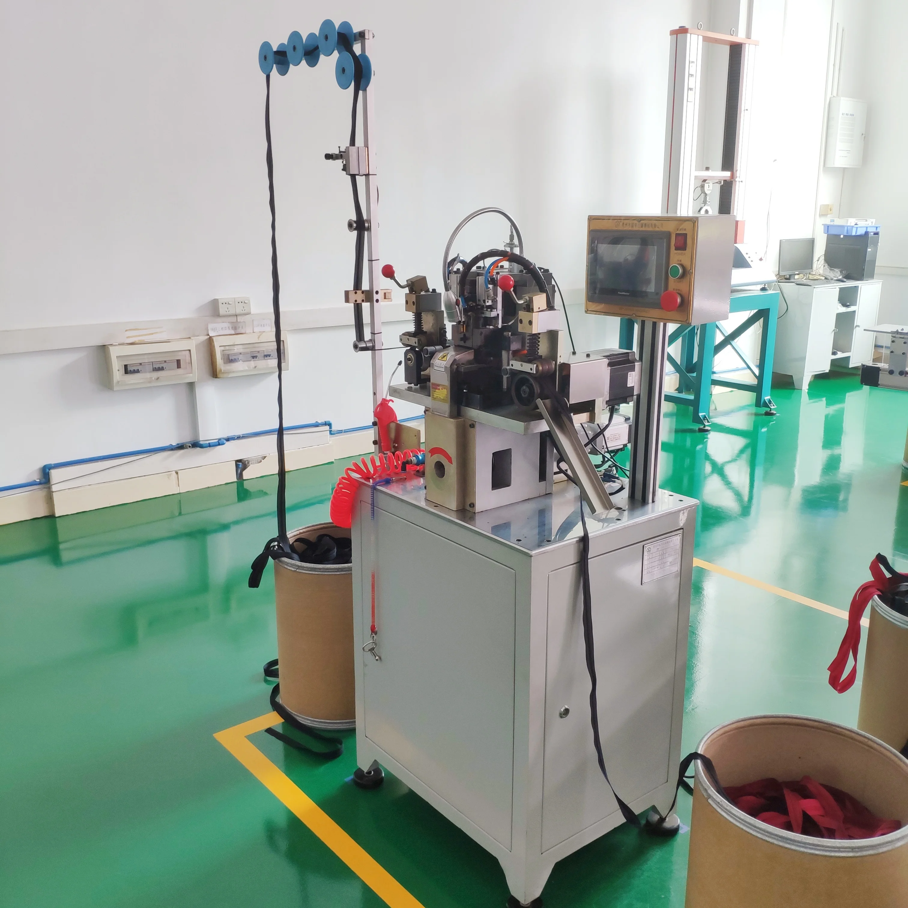 Factory Price Full Automatic Nylon Zipper CNC Gapping And Stripping Machine