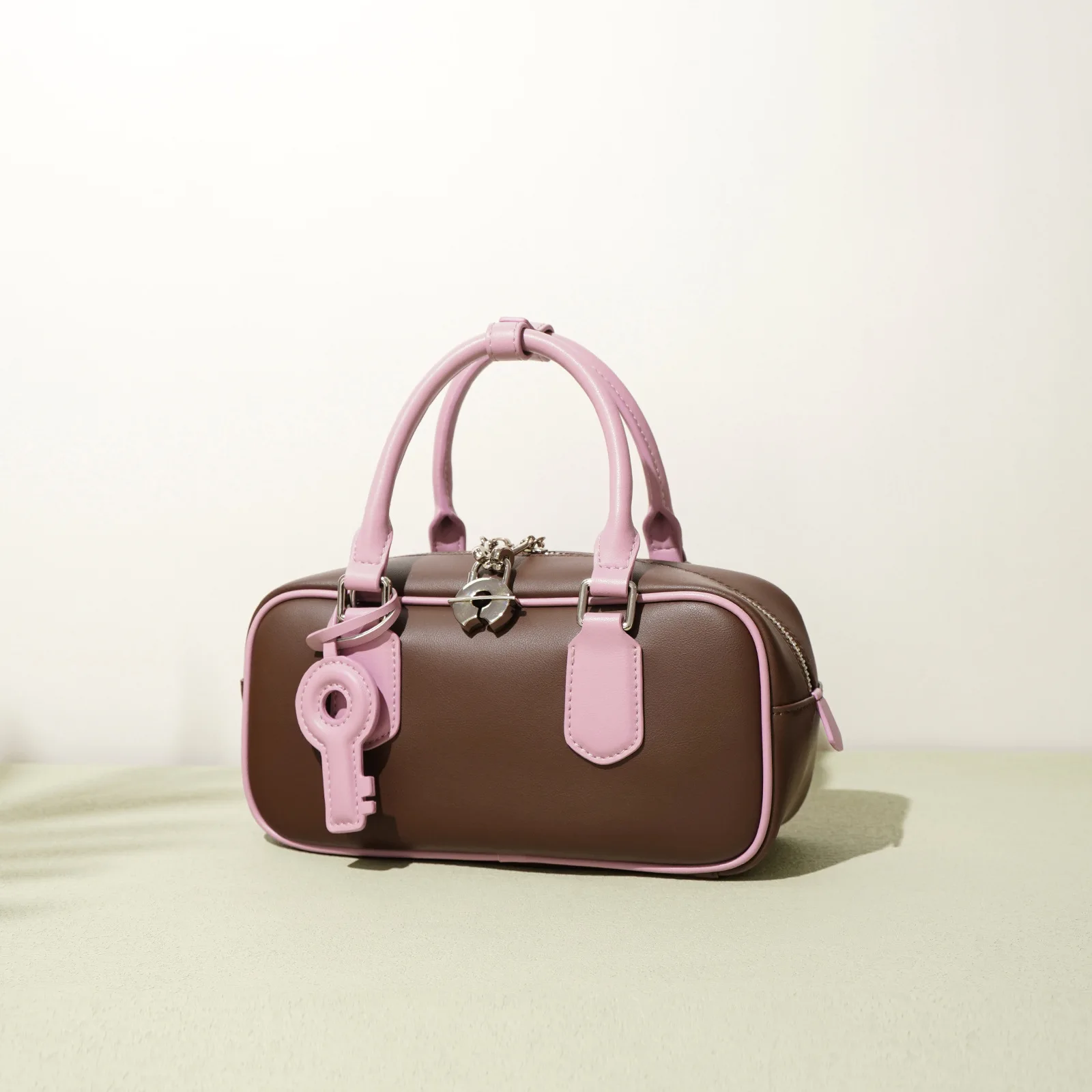 2024 New Niche Black Genuine Leather Tote Handbag for Women Small Portable with Cotton Lining and Two Handles Lady Style