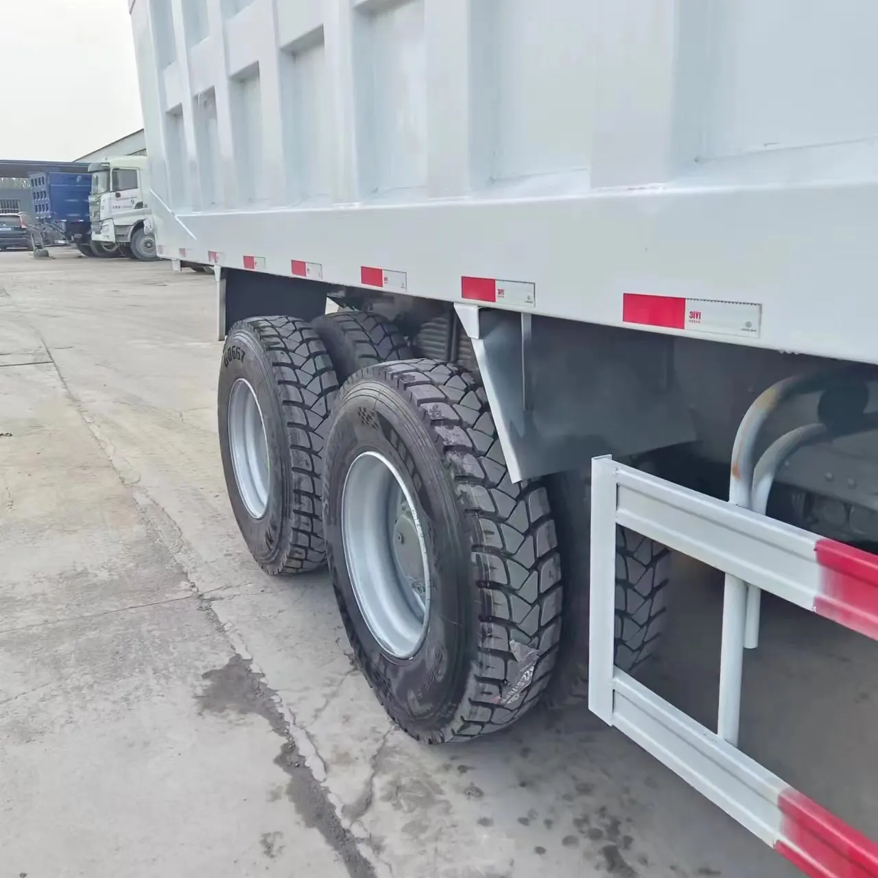 sinotruck howo truck 2021 6x4 tractor truck 10 wheeler used tractor head truck