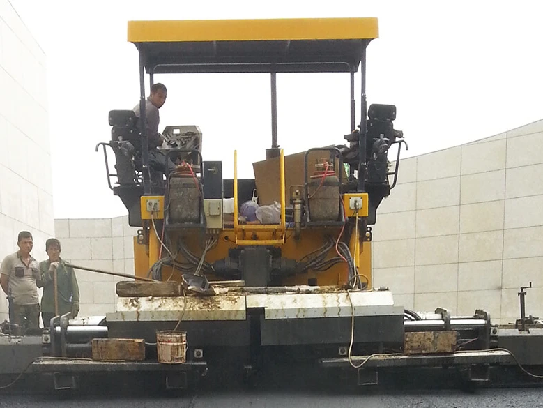 Chinese Top Brand 9M Width Asphalt Paver CLG509A for Sale