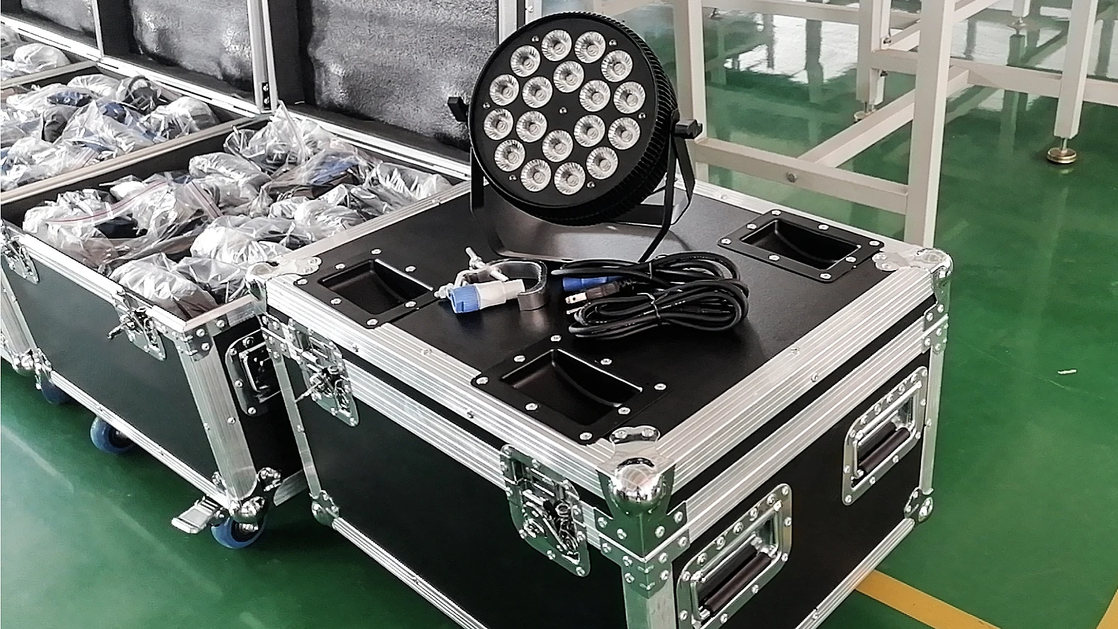 Wash Par Led Par Light Dj Disco Stage Party  4/8 Channel 18*10W LED 4 in 1 180W  Master-Slave and Sound Activated and Auto Opera