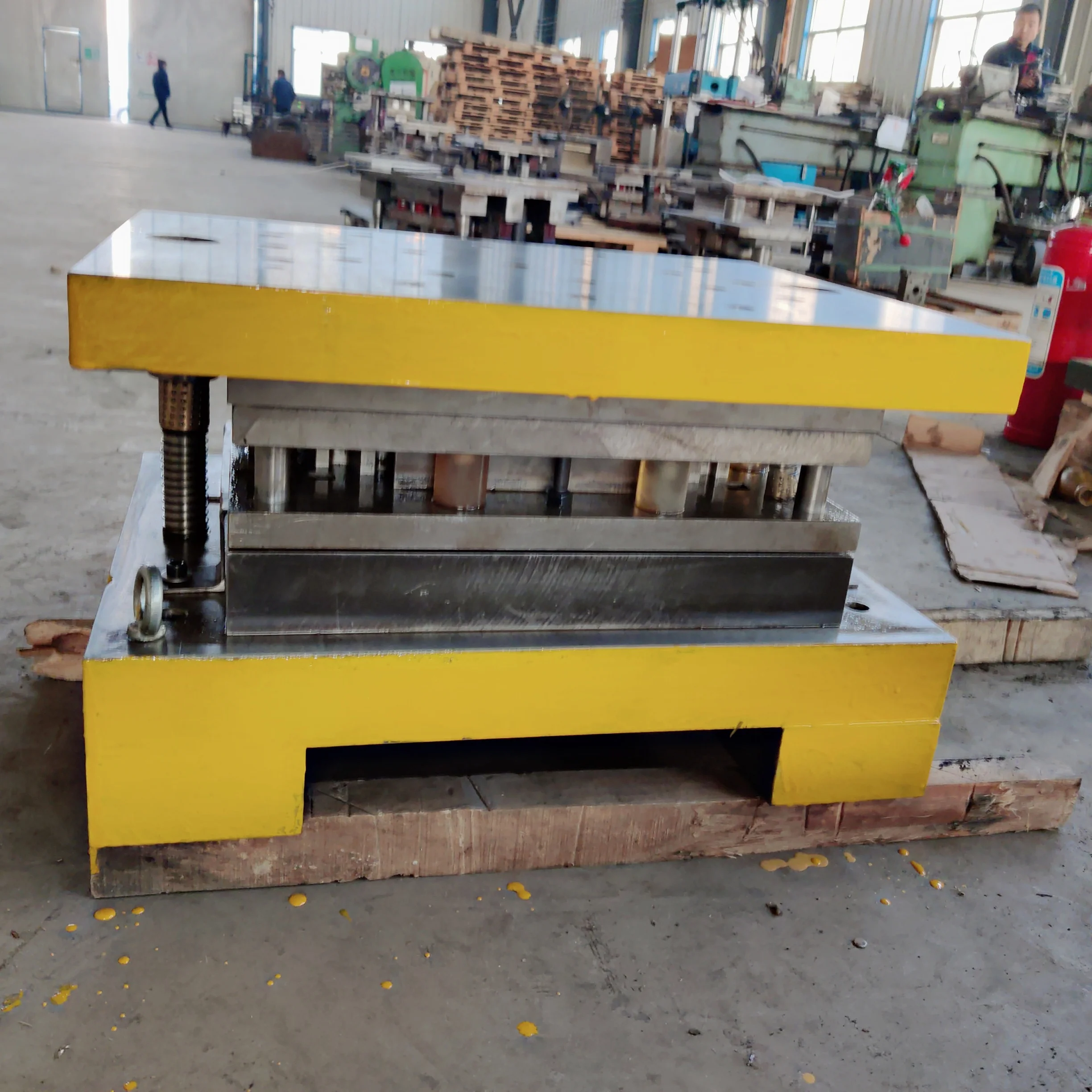 Automotive Sheet Stamping Tool Auto Car Sheet Metal Stamping Die Mold irregular tip fence to map to sample