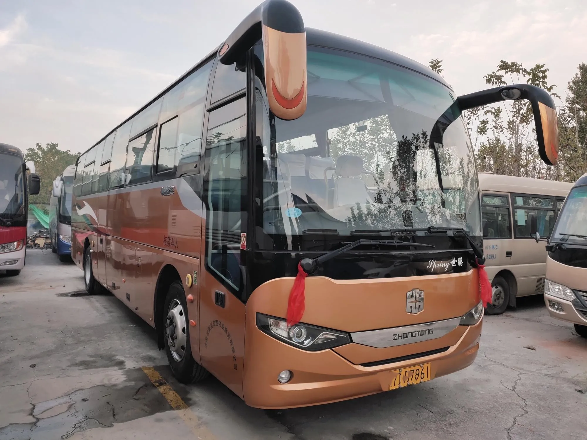 Zhongtong LCK6100-лучший роскошный туристический автобус с двигателями на 24-46 мест мощностью 180-1990 кВт и скоростью 100 км/ч