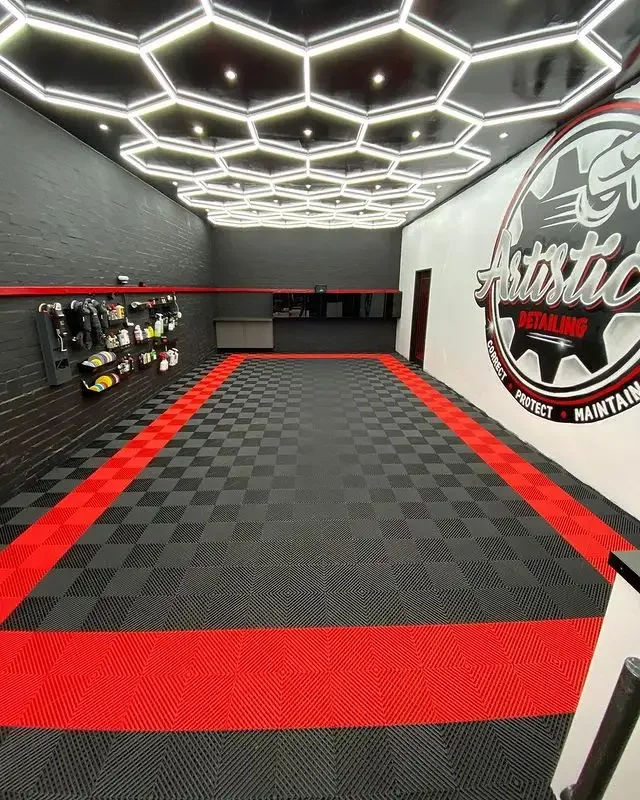 High tensile strength portable plastic garage flooring tiles modular anti slip PP floor mat drain grate for car wash room shop