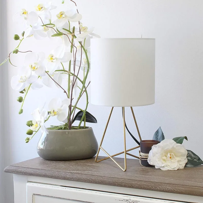 Simply Style Wrought Iron Wire Industrial Style Desk Lamp Modern Black/White/Gold Luxury Bedside Table Lamp for Living Room