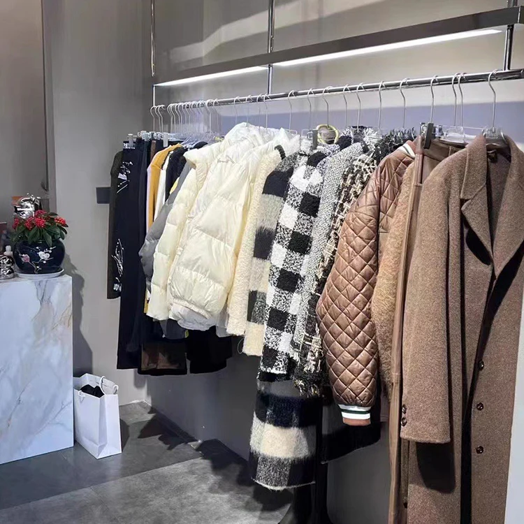 Retail Shop Furniture Wall Mounted Display Stand Apparel Clothes Store Gold Ceiling Clothing Rack for Clothing