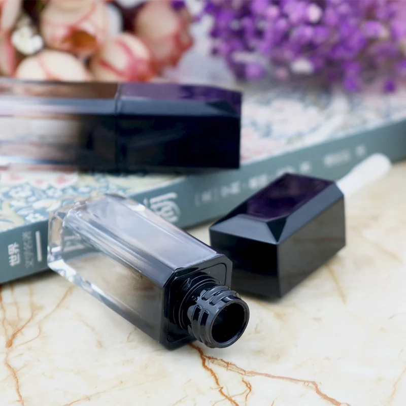 New arrival low MOQ private label lips gloss empty container lipgloss container custom packaging black diamond shape with brush