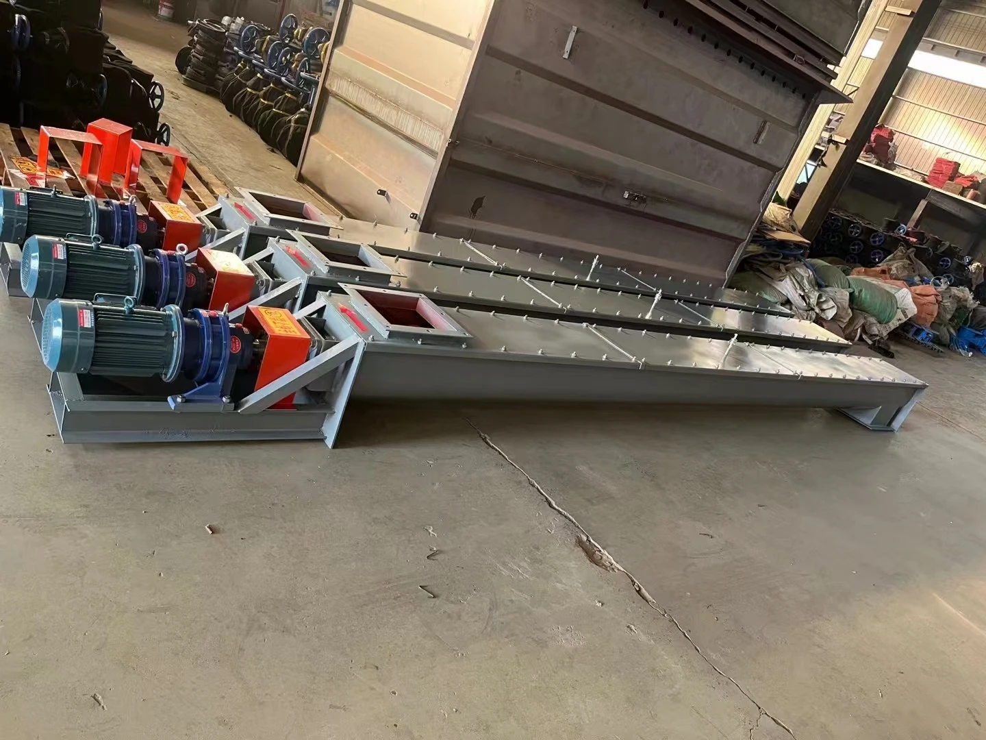 The factory sells low-cost screw conveyors customized high-quality screw feeders