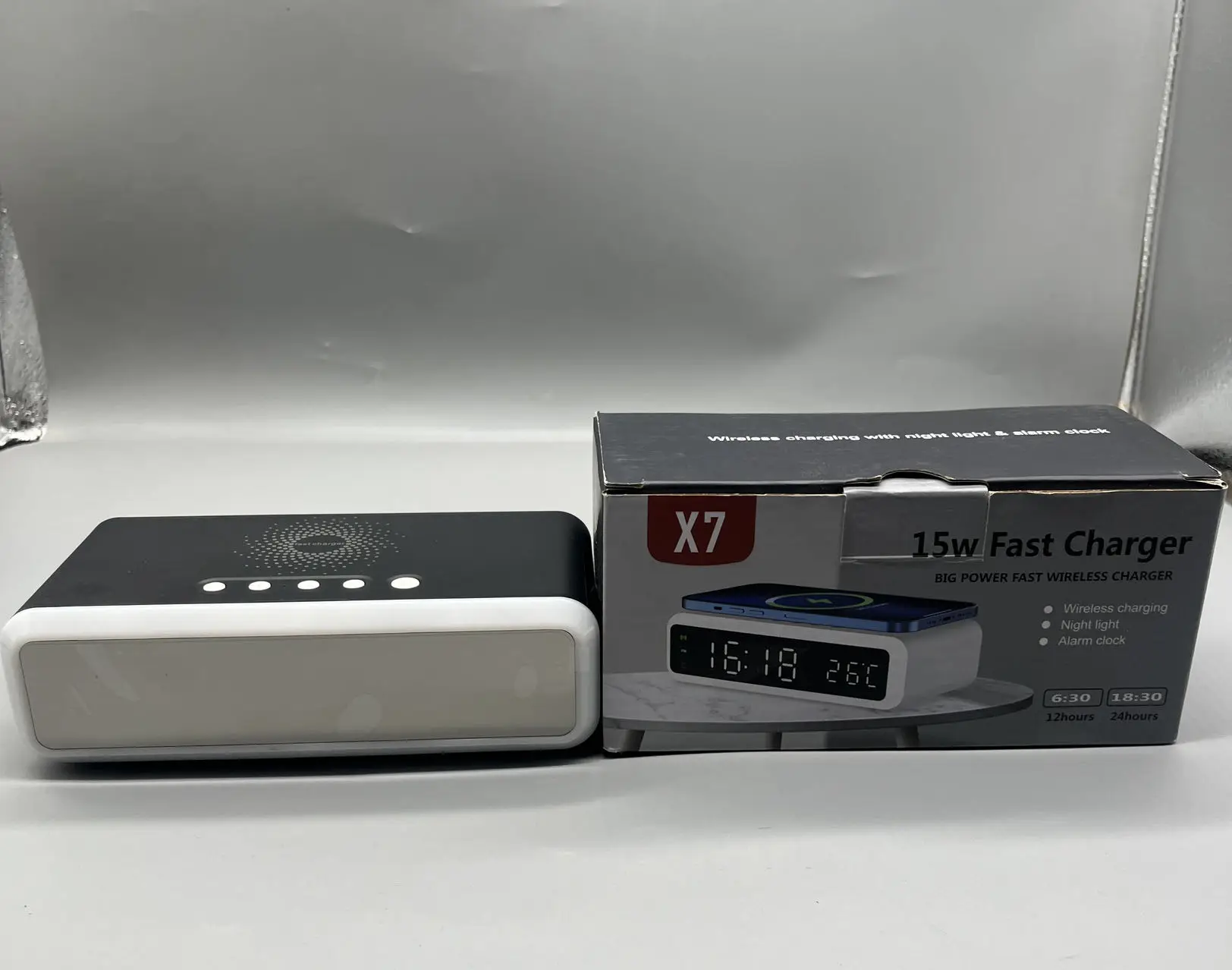 New multifunctional 15W wireless fast charging time temperature display alarm clock adjustable night light wireless charger