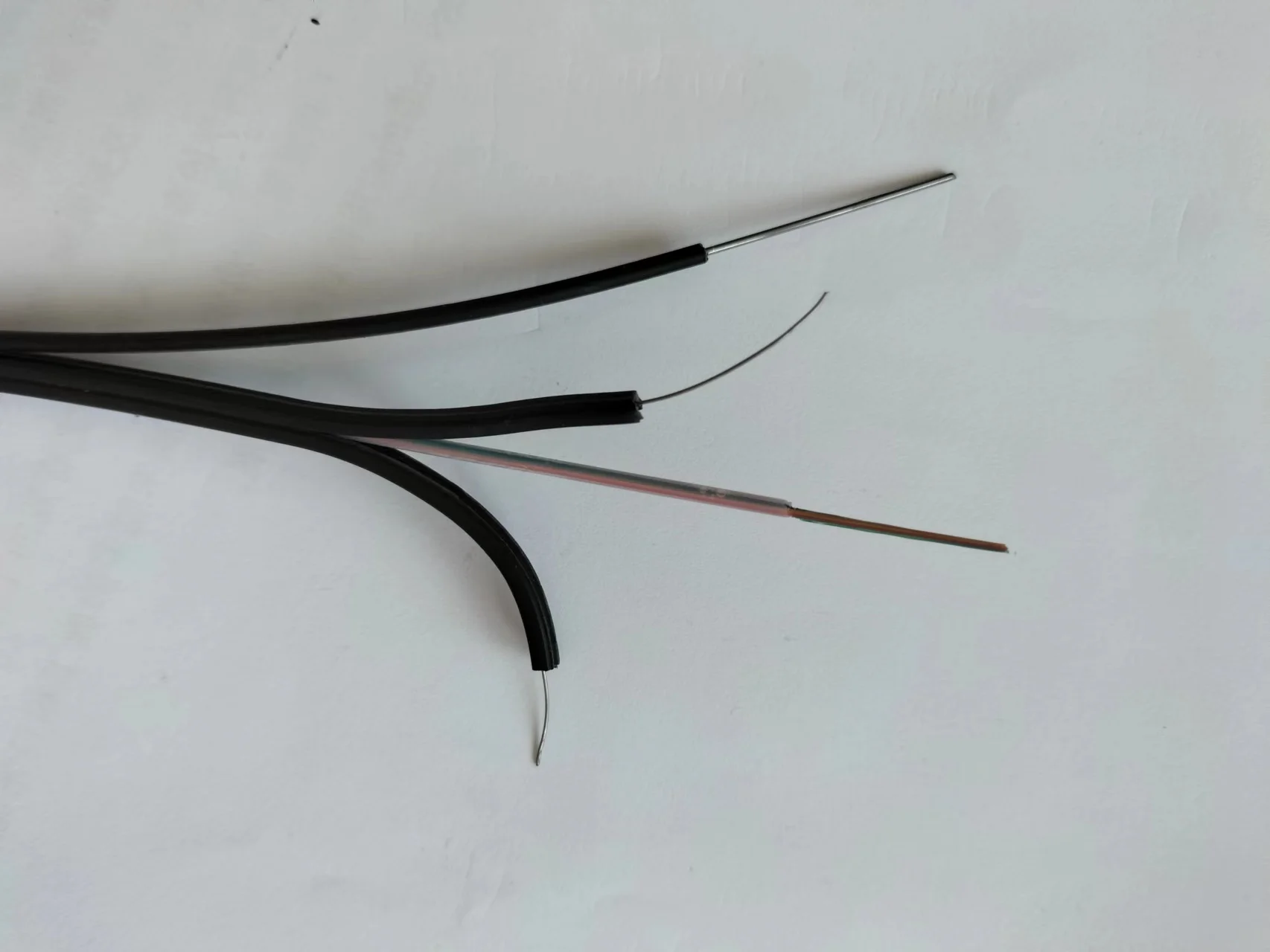 Fiber optic cable FTTH Fiber Jellytobe 3.0*6.0mm loose tube  drop cable GJYXSCH-4B6A1 1.2mm steel 1KM