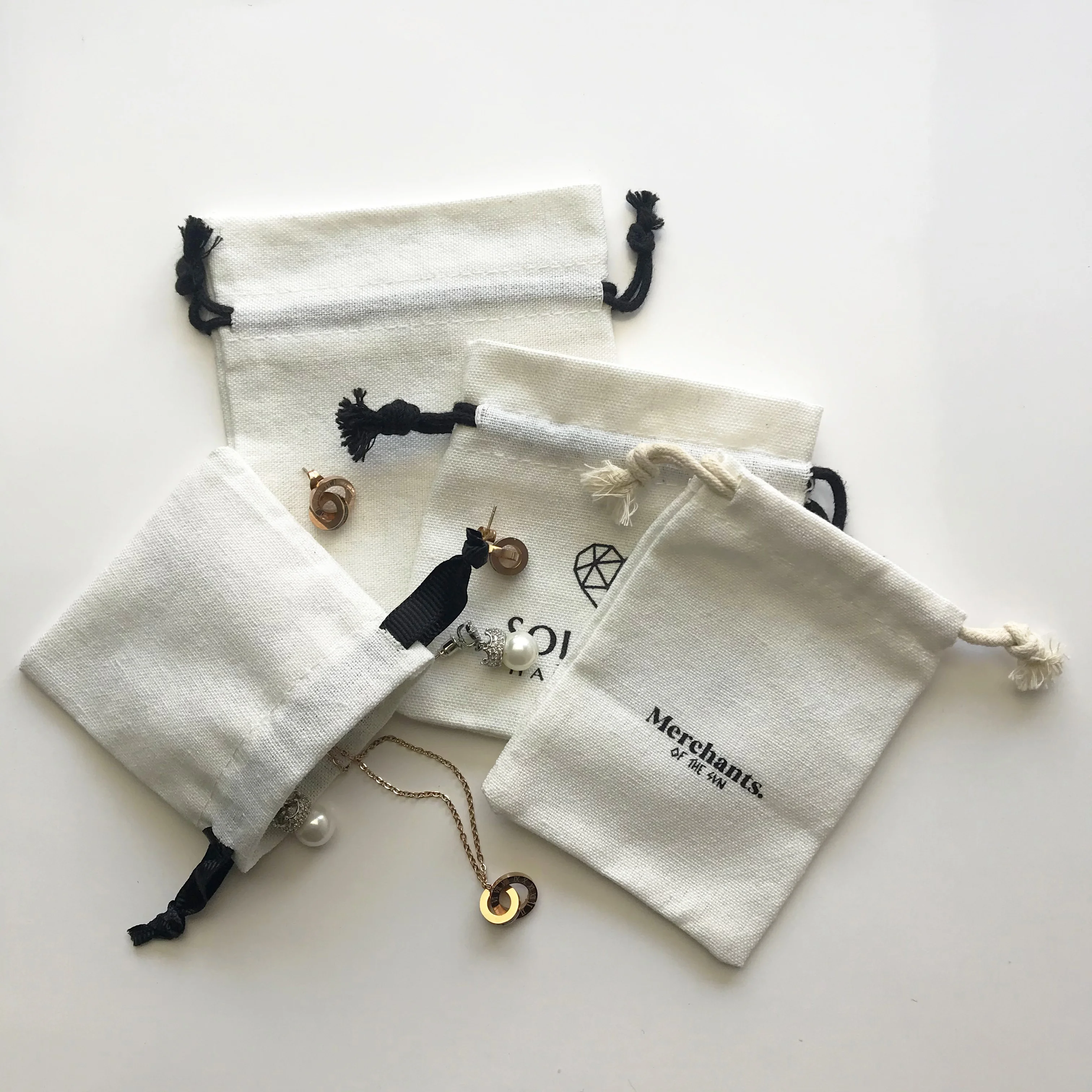 Wholesale Customized High End Gift Jewelry Pouch Bags Custom Logo Jewelry Box  A1 Drawstring Velvet White