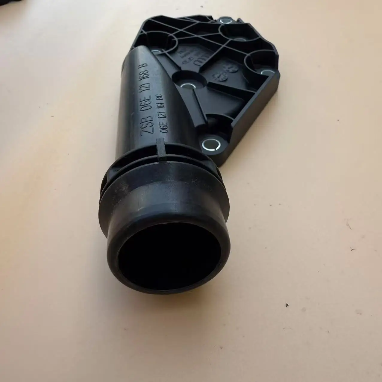 Factory Wholesale 06E121168 thermostat cover for A6L A7 A6 S6 A8 S8 A5 S5 A4L Q5 A4 S4