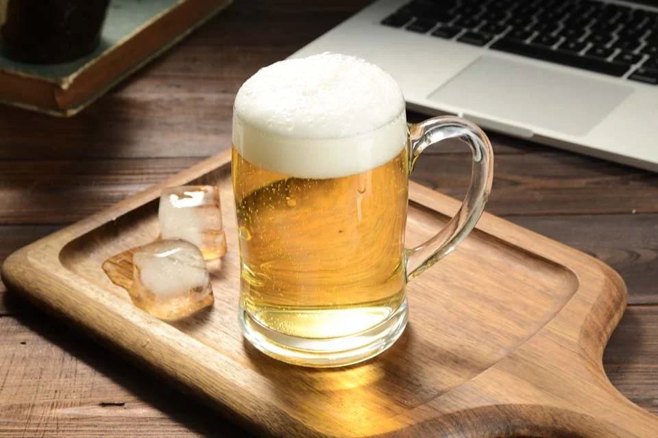 Customize Wholesale Daily Use Drinking Glassware Glass Beer  Mug Glass Coffee Mug With Handle
