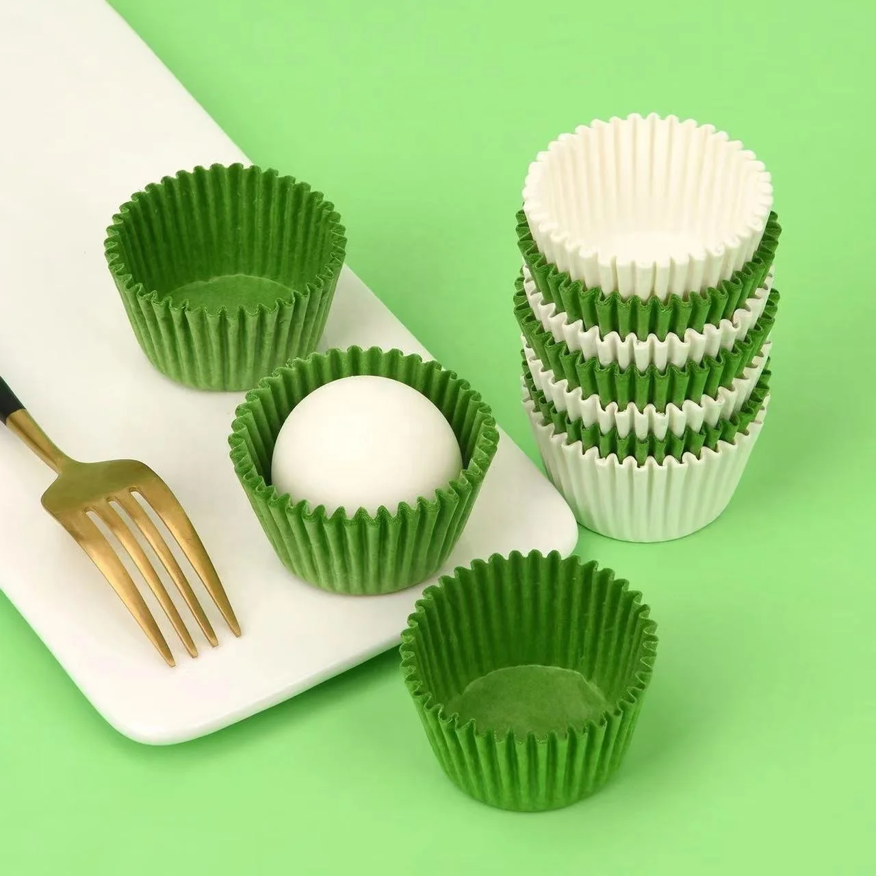 Factory direct sales Oil Proof Paper Cake Muffin Wrapper Baking Mold Making Sundae Cupcake Cups