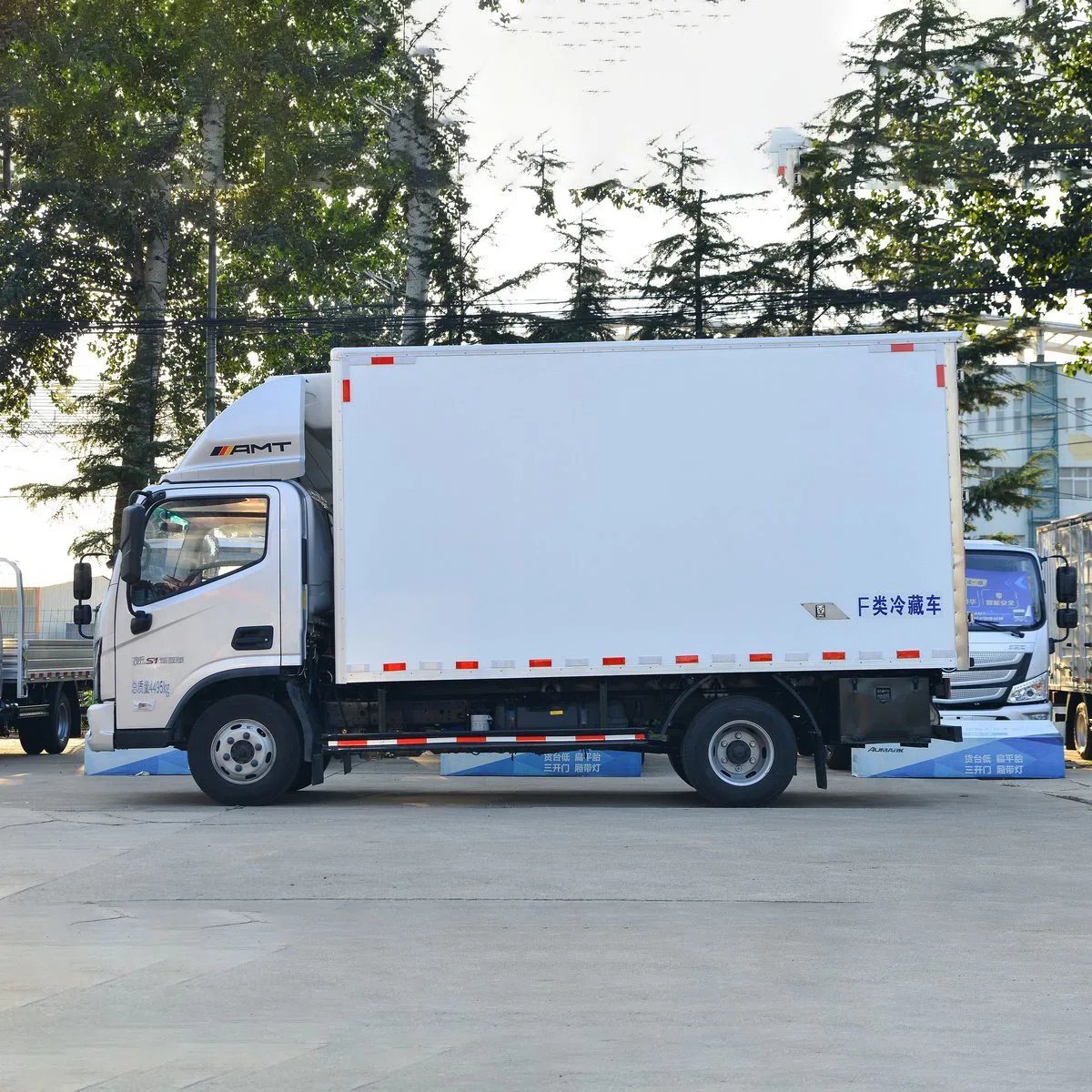 China product factory price foton 6ton refrigerated truck for sale