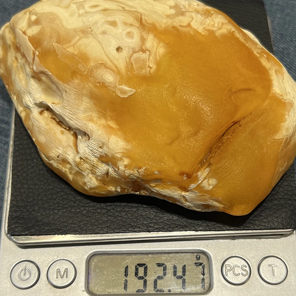 Factory Direct Selling Natural Amber Jewelry Baltic Sea Russian Amber Stone with Gold and White Alternatives High Quality