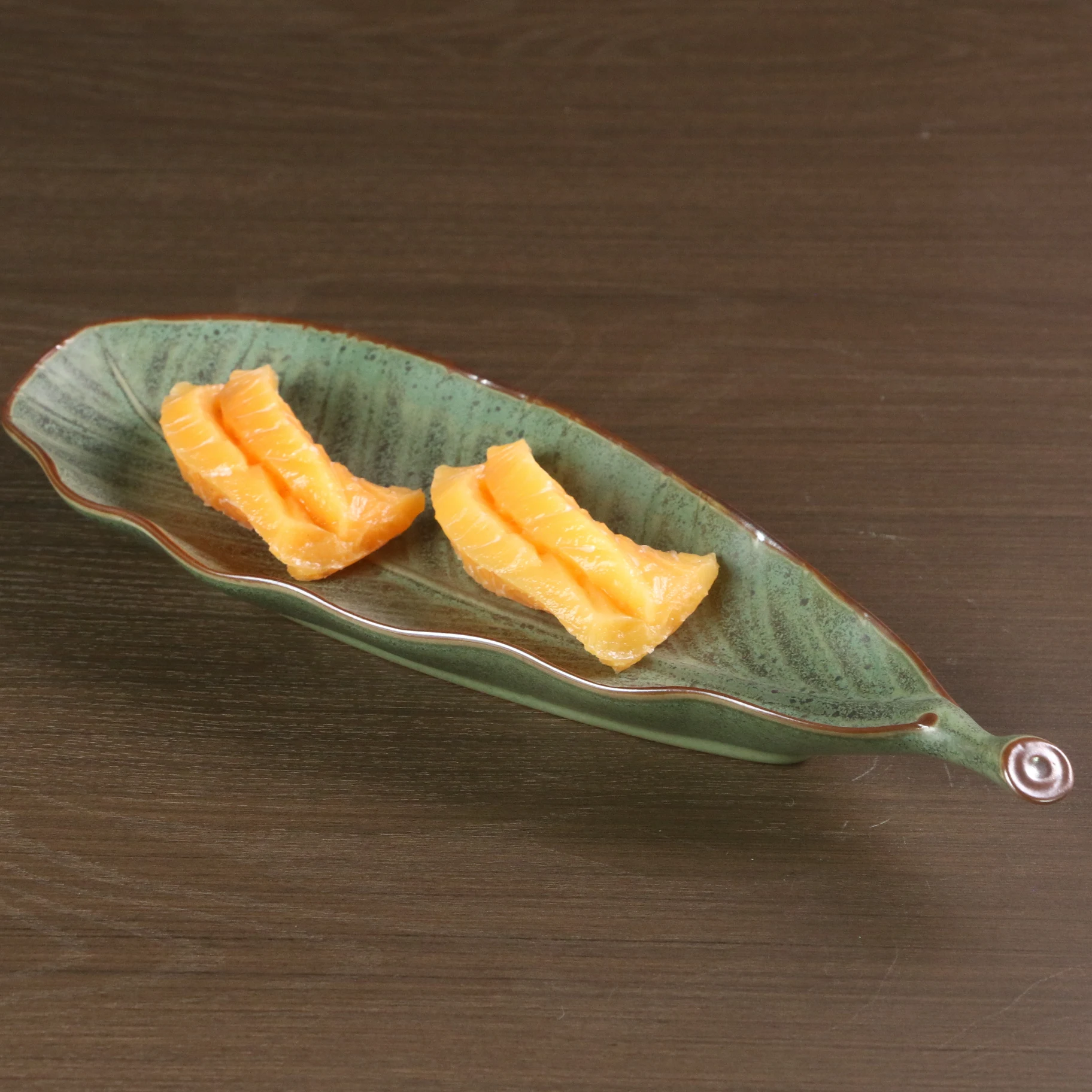Wholesale custom restaurant creative bamboo green leaf shape design ceramic snack dishes plates porcelain sushi plate
