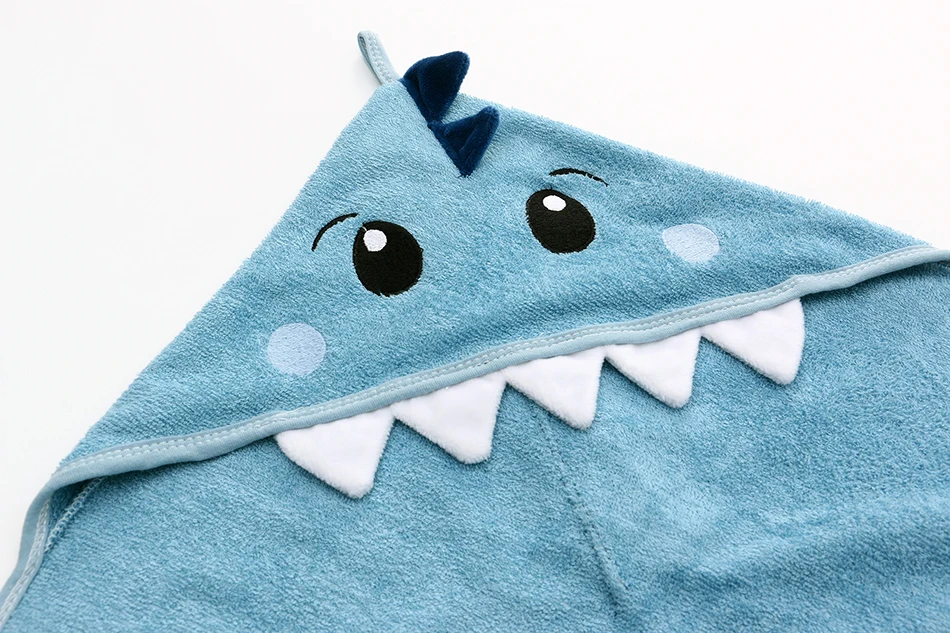 High-density thickened coral fleece hooded bathrobe Baby soft hooded cape Autumn winter children hooded bath towel wholesale