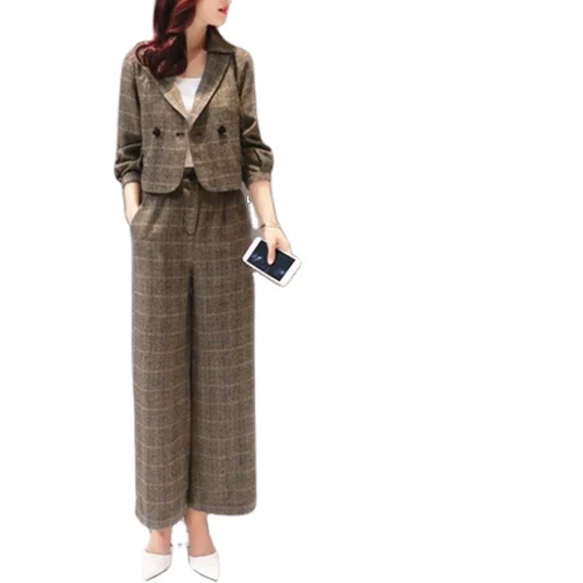 
 Модные офисные костюмы для женщин  