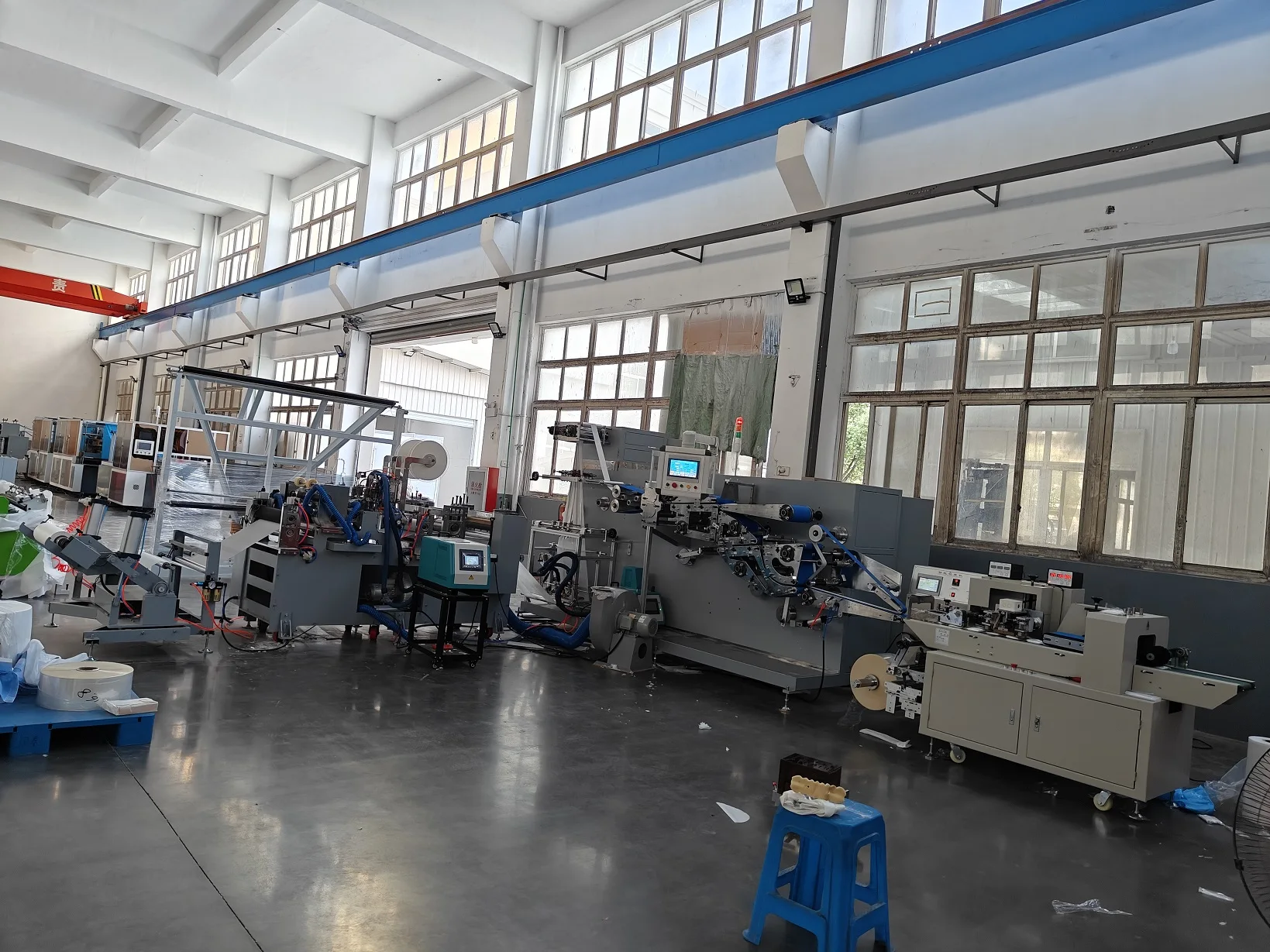 Disposable Non woven toilet seat cover making machine folding machine with easy peel off paper PE toilet cover packing machine