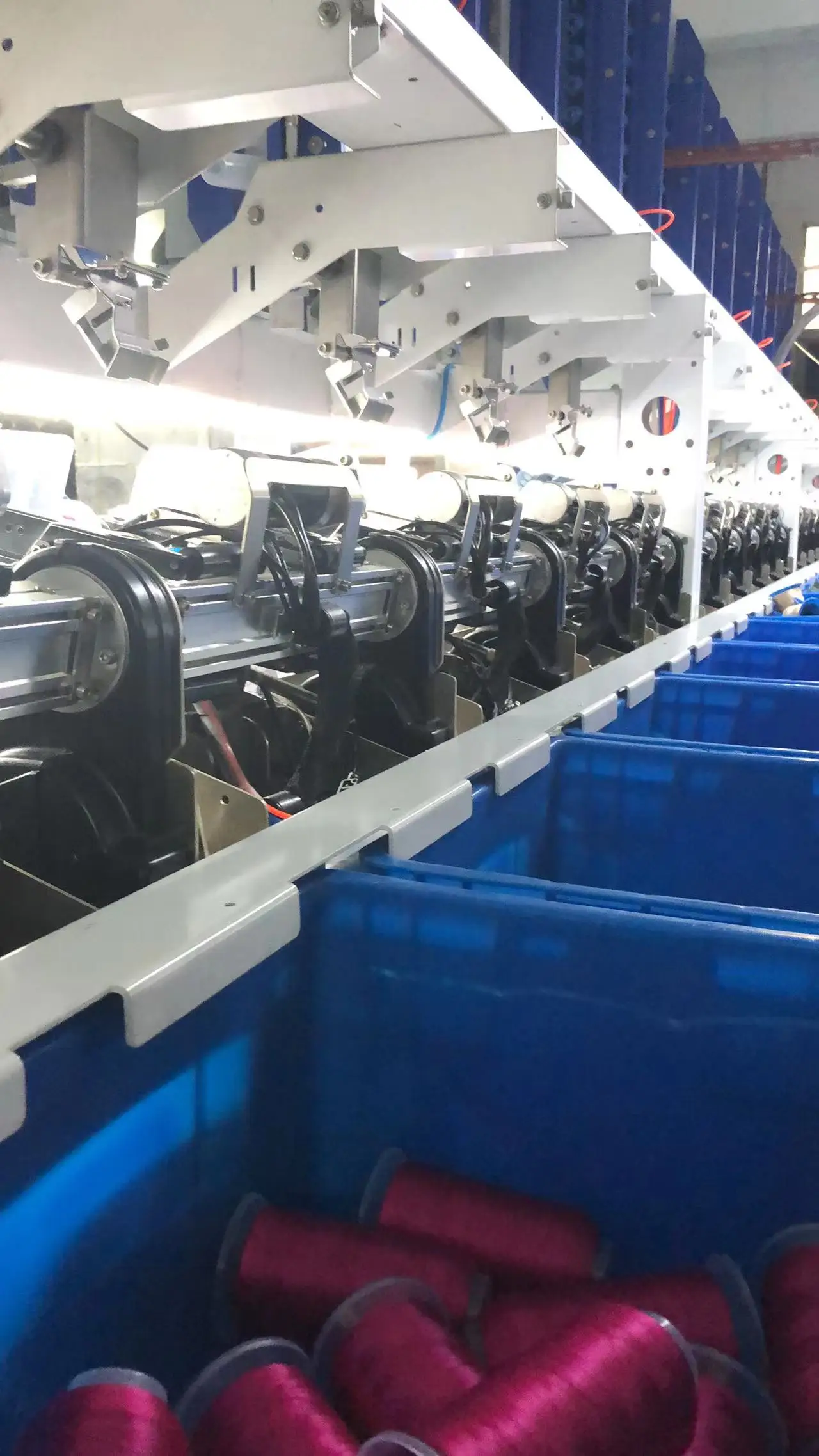 Изготовленные на заказ цвета 120d/2 полиэфирная компьютерная вышивка высокопрочная Вышивальная нить для высокоскоростной вышивальной машины 40WT