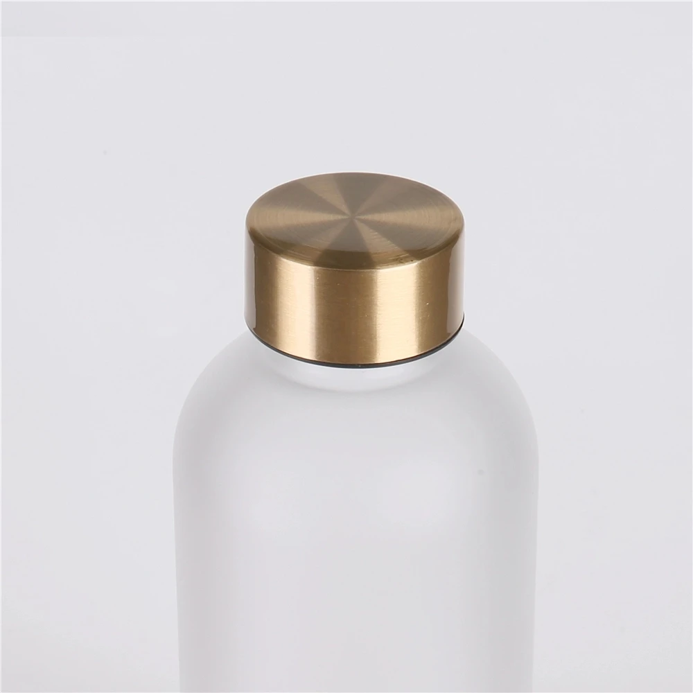 2022 новый дизайн 1000 мл Матовая бутылка для воды из боросиликатного стекла с золотой крышкой