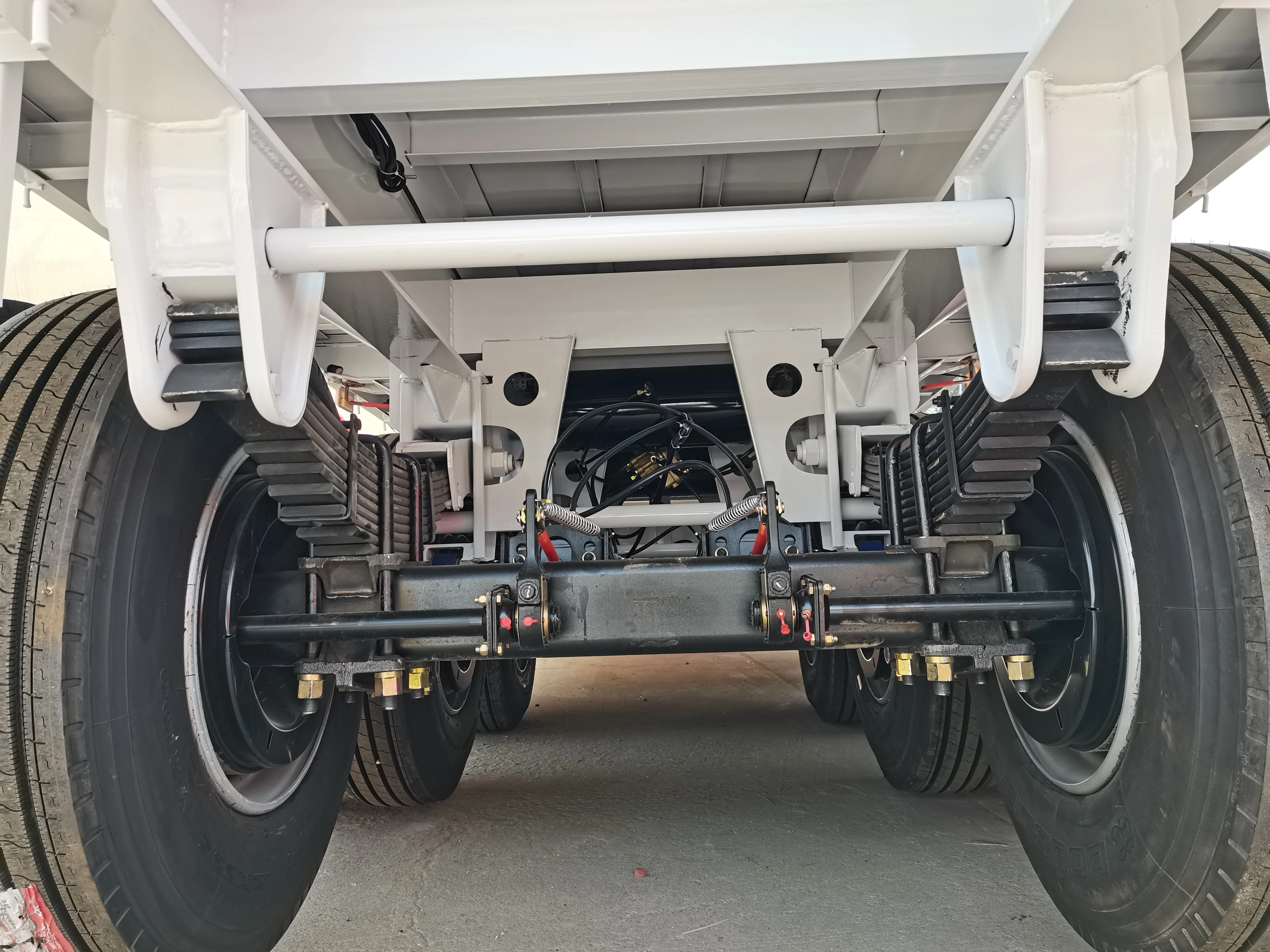 Factory sells 3 axle 40 ft container flatbed truck semitrailer other trailers