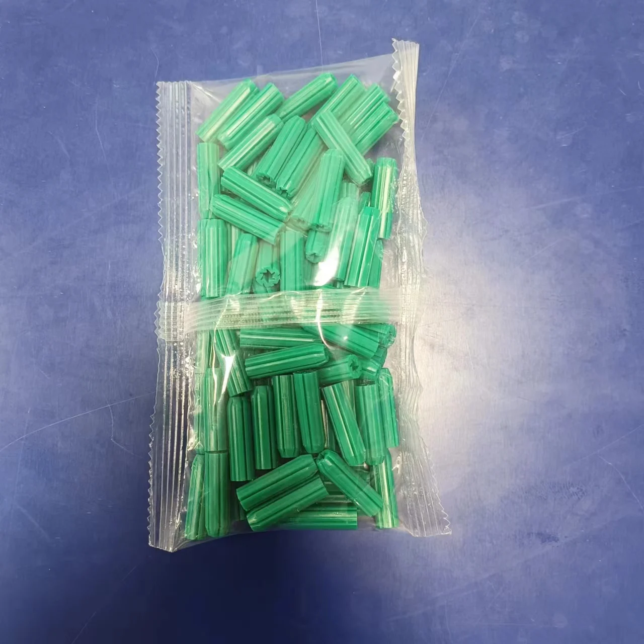 new product ideas 2024 plastic anchors plastic wall plug with fixing nail dowel plastic