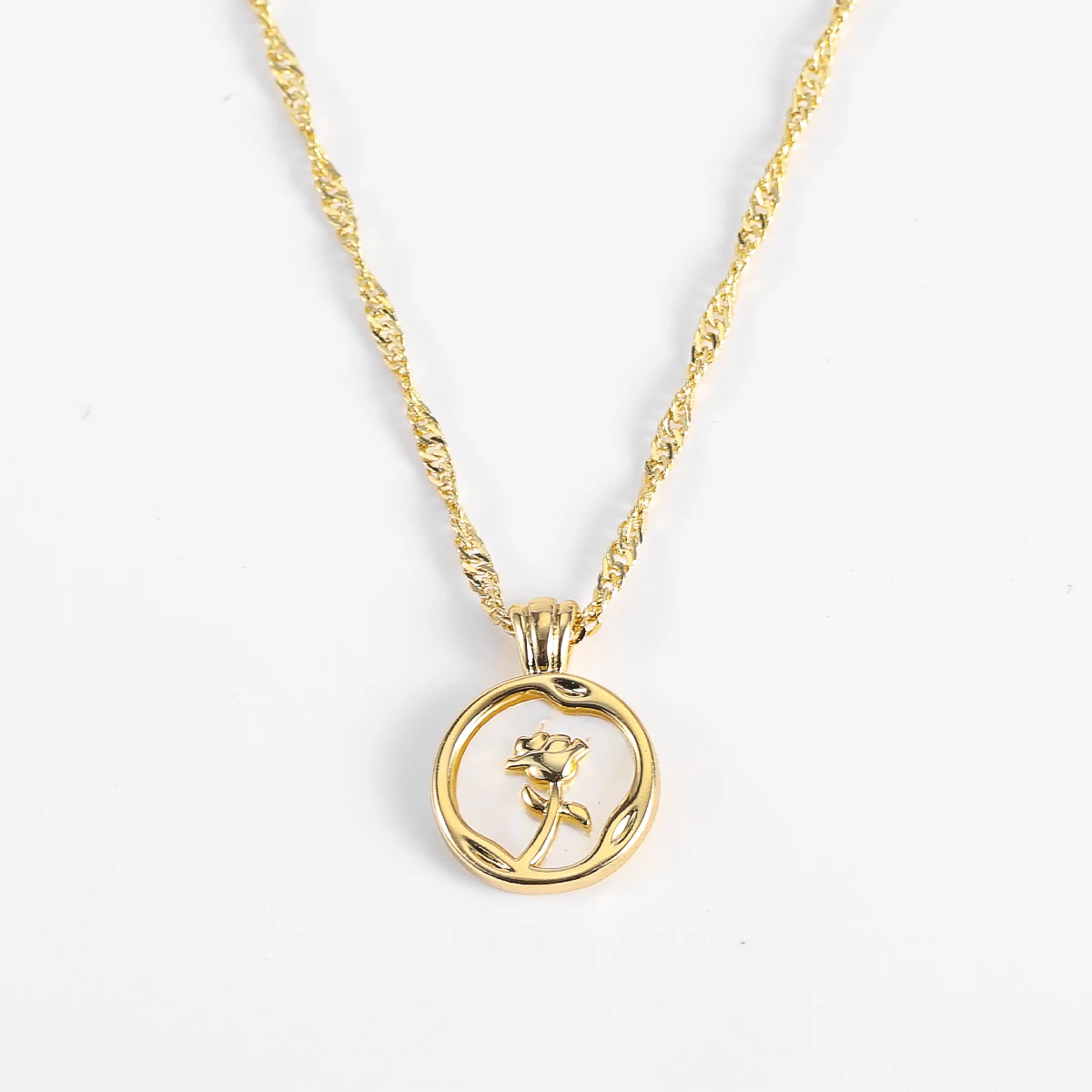Classic Elegant Gold Flower Shell Necklace Trendy Design Stainless Steel Chain Round White Shell Rose Flower Pendant Necklace