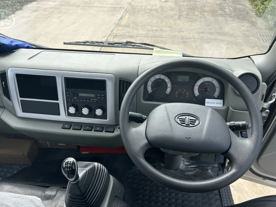 RHD FAW Tiger VH 4x4 Light Duty 8 Tons Load 4WD Lorry Trucks with Right Steering Wheels