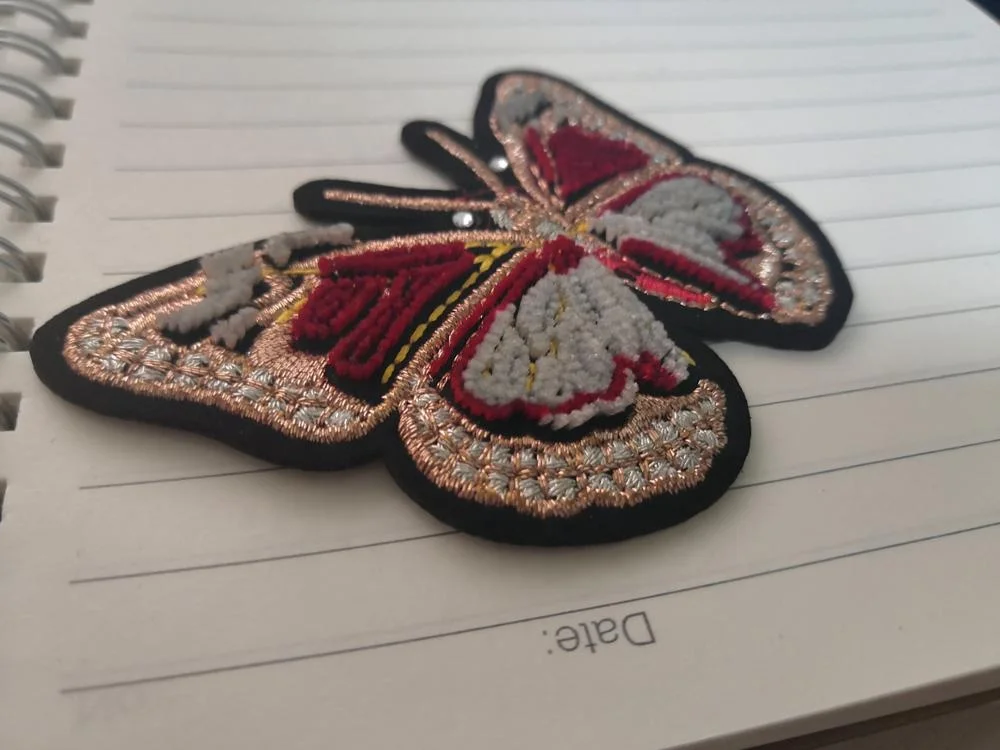 Custom Sew-on Beads Gold Crown Bee Pattern Embroidery Patch For Garment