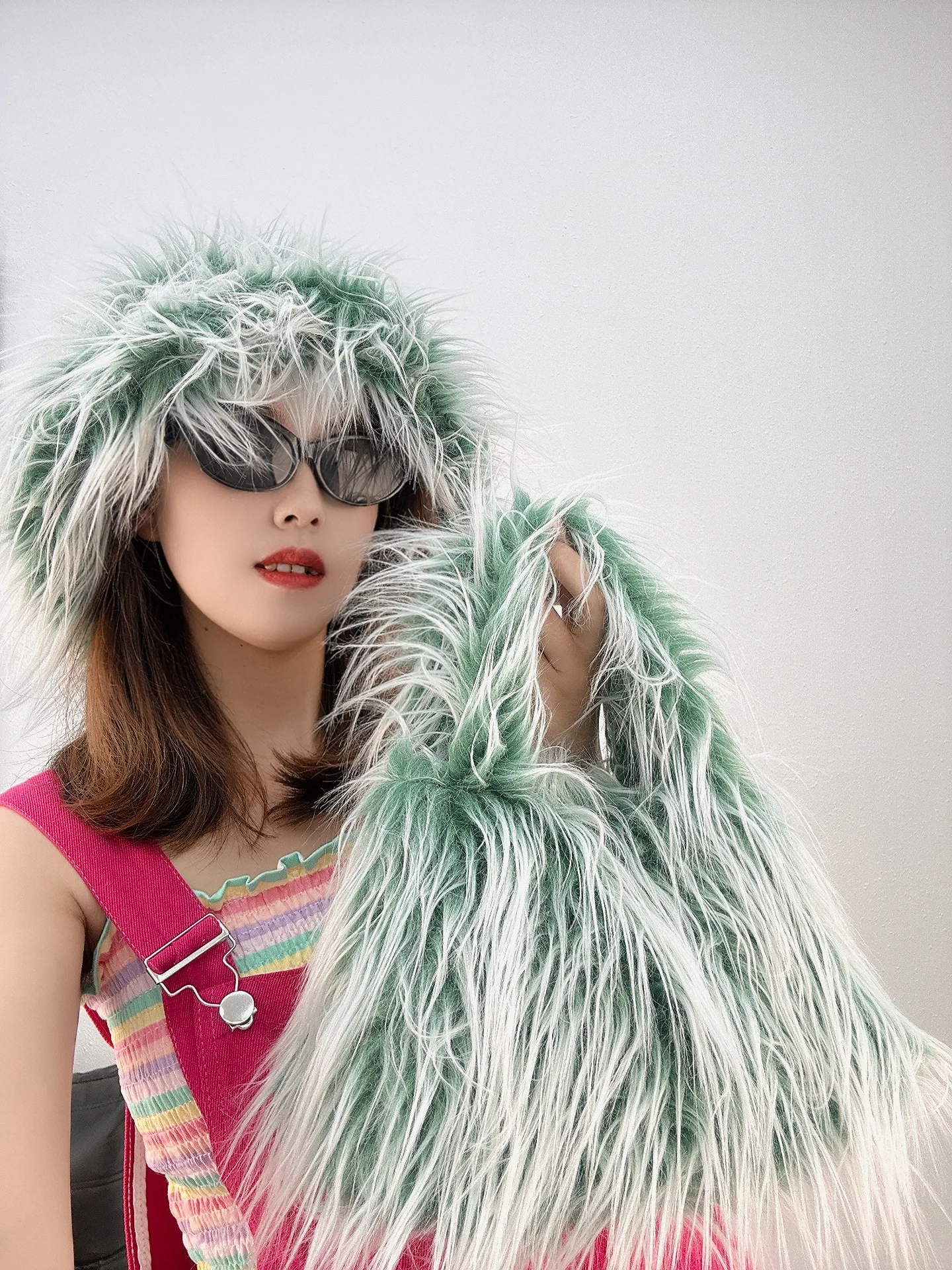 J&H 2023 trendy fuzzy buckets hats ladies y2k furry winter hats women fashion warm feather hats tops