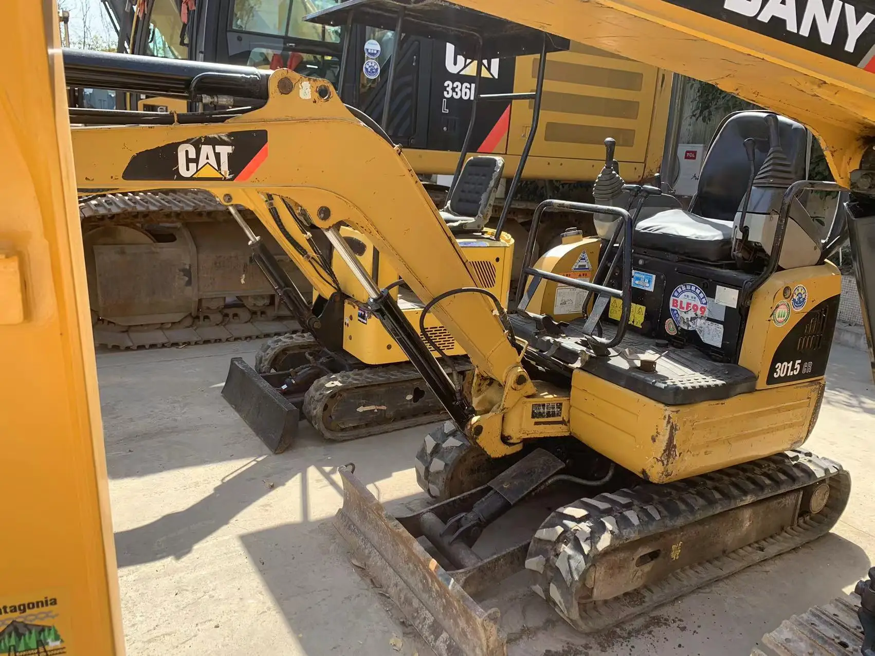 Used CAT 301.5 excavator in stock,Caterpillar Mini 301.5CR excavator for sale  IN SHANGHAI CHINA mini excavator