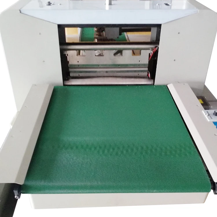 Low price horizontal spoon toy flow bag packaging machine sales