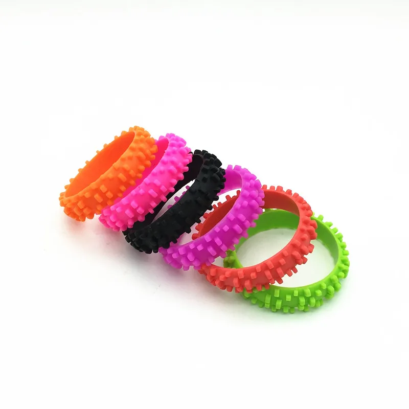 Модный силиконовый браслет с резиновыми шинами