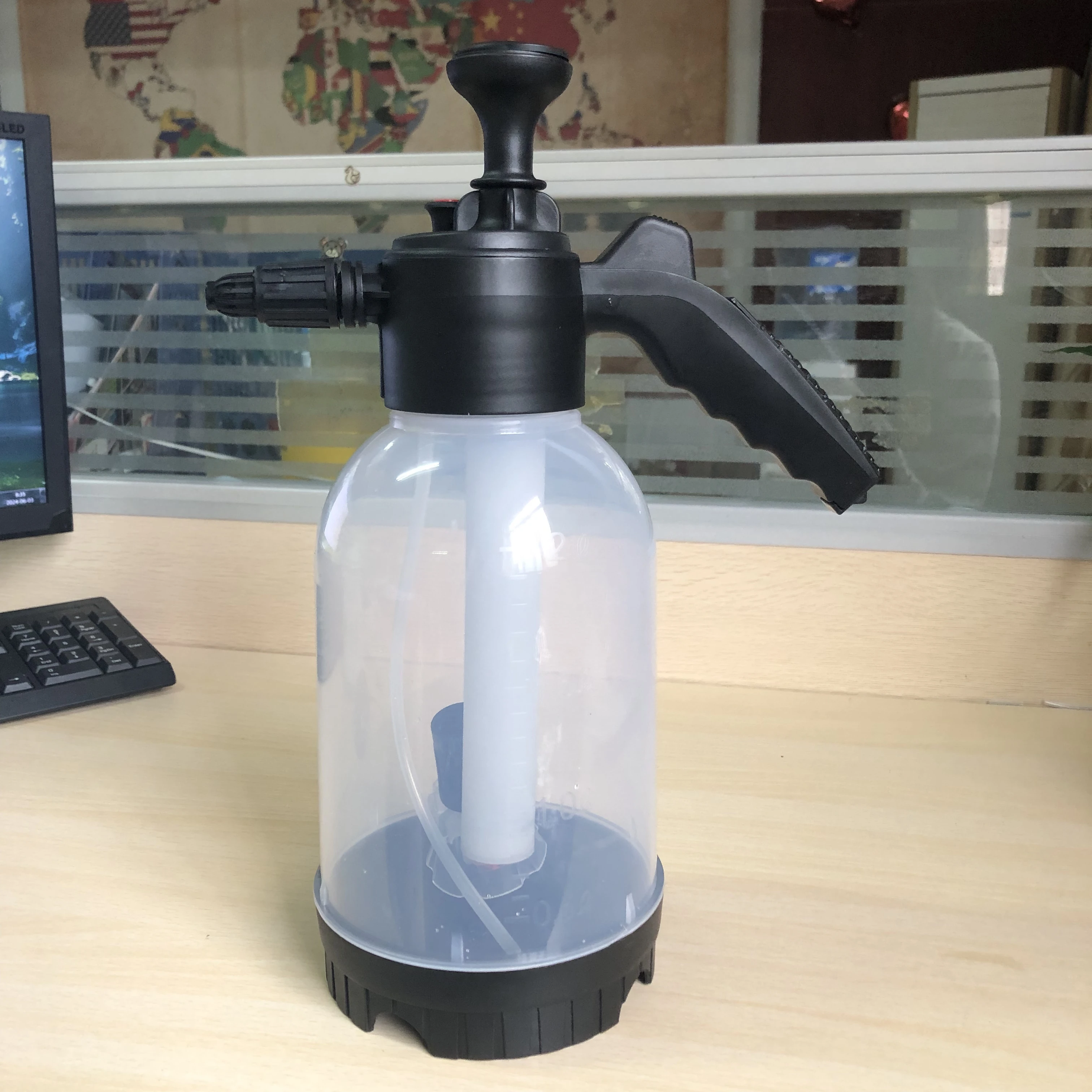 2L Leak-Proof Plastic Hand Pressure Sprayer Supply Garden Spray Bottle