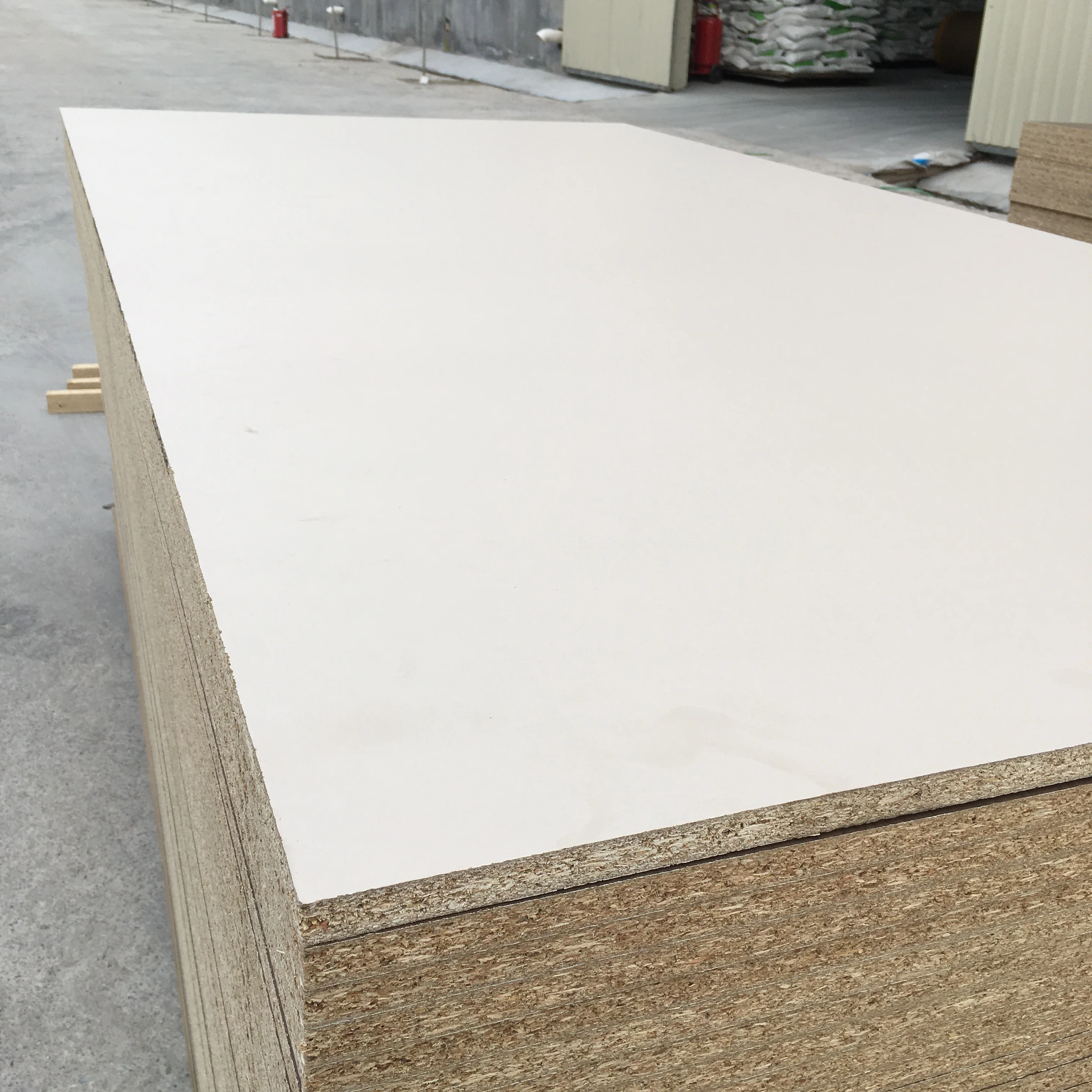 E0 E1 Factory sale Melamine Chipboard/Particle board/Flakeboard Good quality chipboard for home decoration