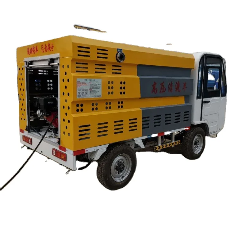 Electric four-wheel high-pressure cleaning vehicle with strong washing force