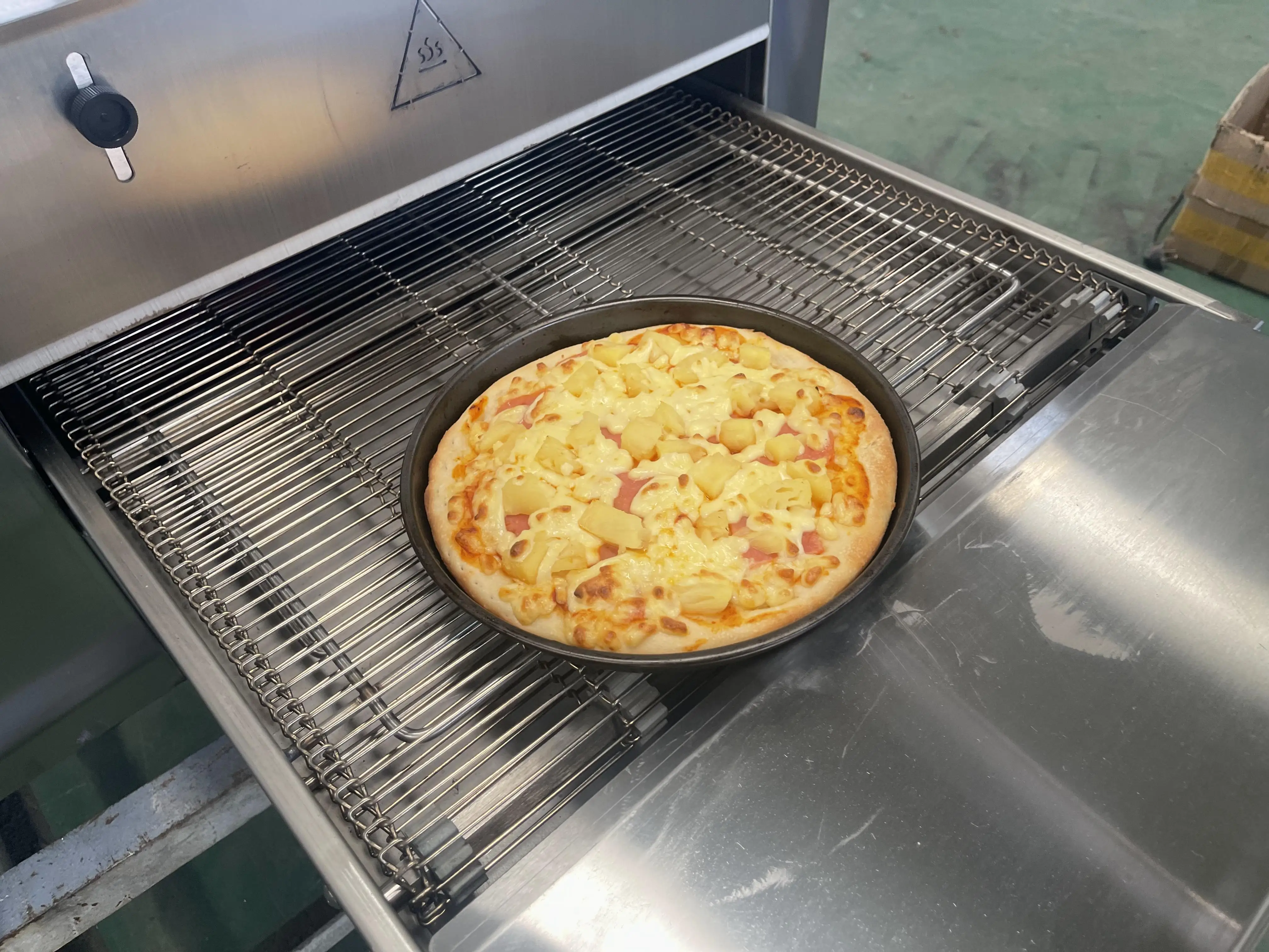12 18 26 32 inch Commercial Bakery Equipment Electric Gas Conveyor Belt Pizza Oven for Restaurant CE Provided