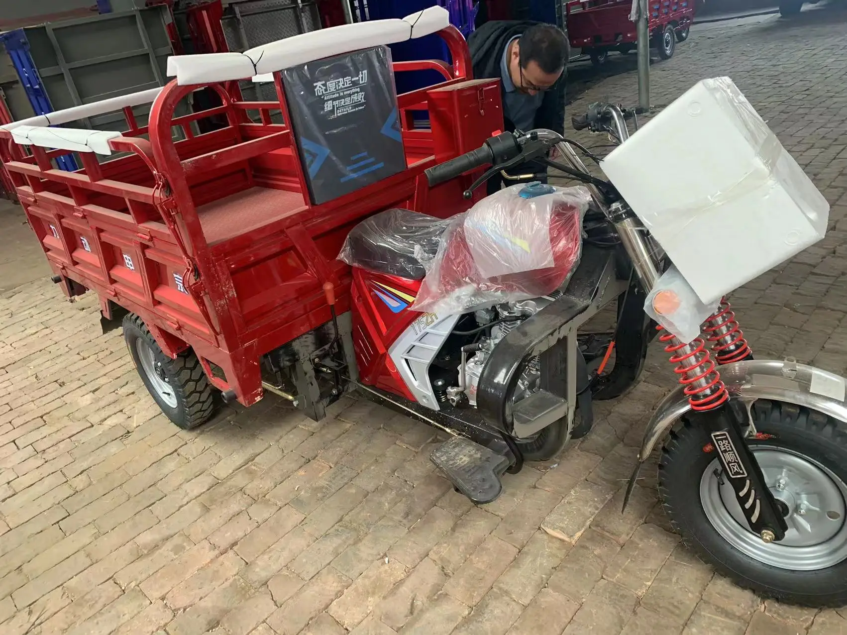 Hot Sale Water Cooled Engine 3 Wheel Cargo Tricycle Motorcycle Loading Tricycle Made In China For Commercial Use